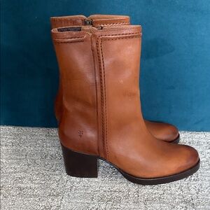Frye Jean Short Boots Tan Leather Heeled Boots